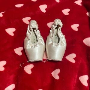 Worn ballet shoes 🩰 Used ballerina shoes 🩰 Dead pointe shoes 🩰